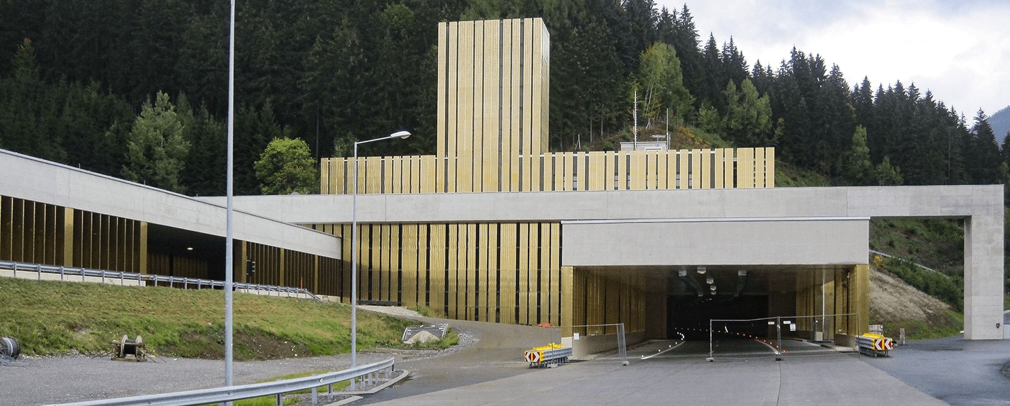Foto von der Einfahrt in den Bosrucktunnell